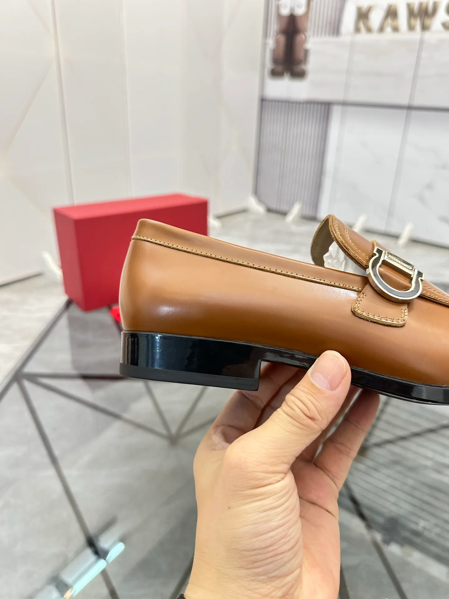 Men's shoes: 💰P640¥ High-end quality Product trademark: Ferragamo* "Ferragamo*" leather shoes Regular size: 38-44 (can be customized to 45.46.) Product materials: imported first-layer cowhide leather upper, cowhide lining, original outsole. Number: 688